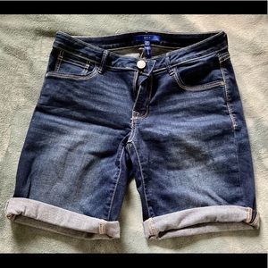 Apt 9 Bermuda Jean shorts, size 8